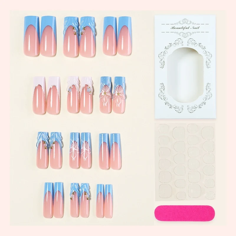 Kunstnagelset mit eleganten floralen Akzenten und Glitzer Brehn
