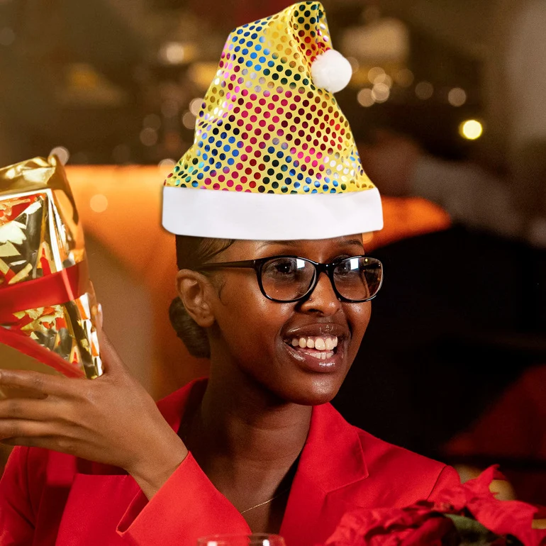 Glitzernde Weihnachtsmütze mit Plüschbesatz