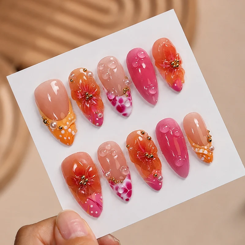 Kunstnagelset mit floralen Designs und eleganten Verzierungen Brehn