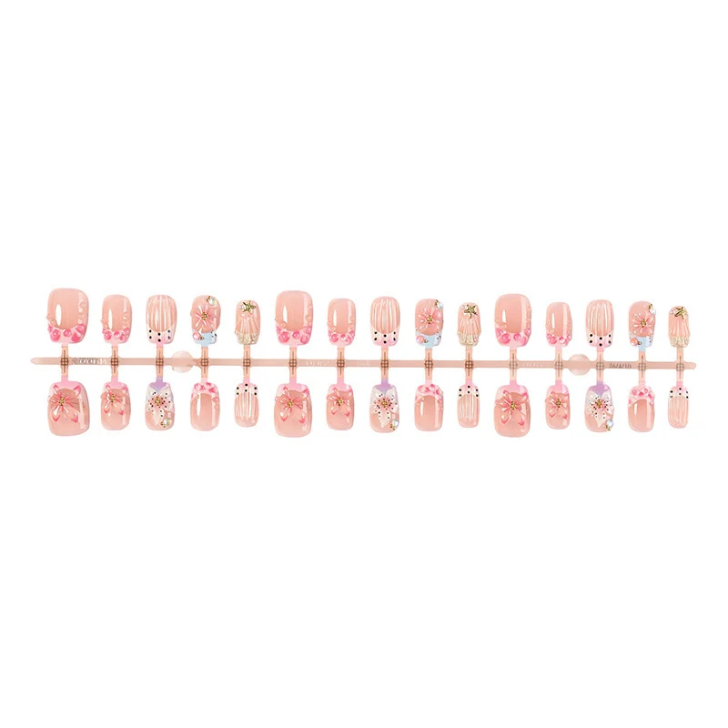 Kunstnagelset mit floralen Designs und eleganten Glitzerelementen Brehn