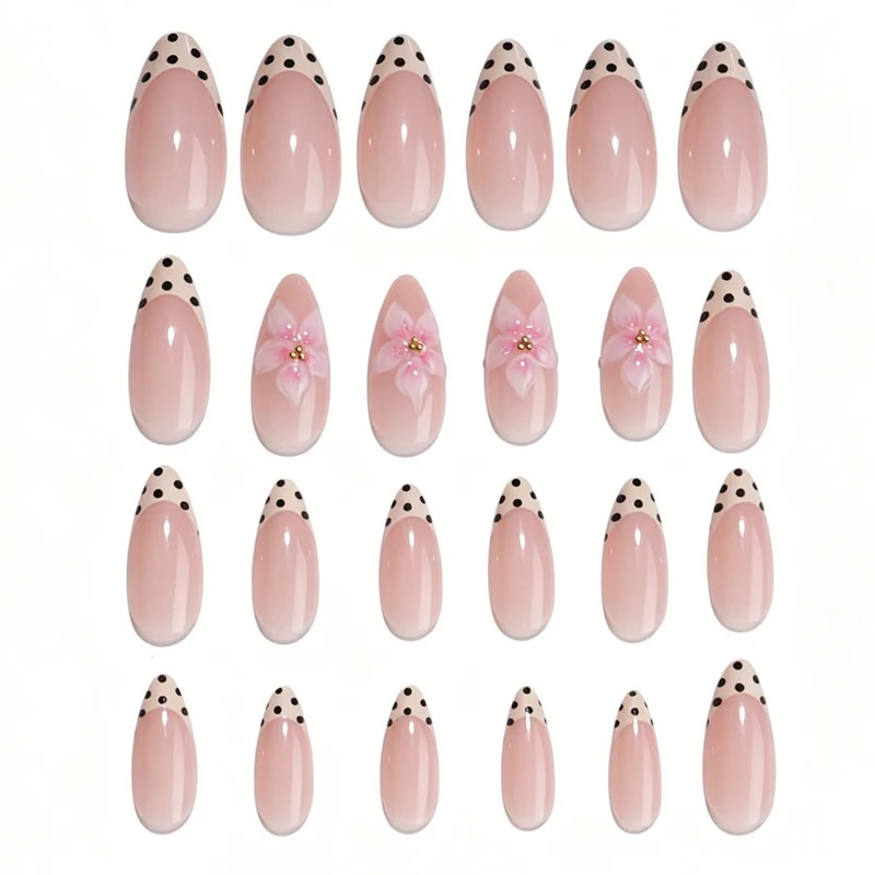 Kunstnagelset mit floralen Akzenten und Punkten Brehn