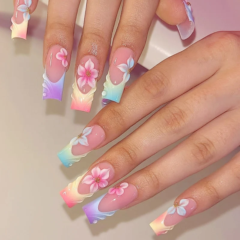 Kunstnagelset mit farbenfrohem Blüten-Design und eleganten Akzenten Brehn
