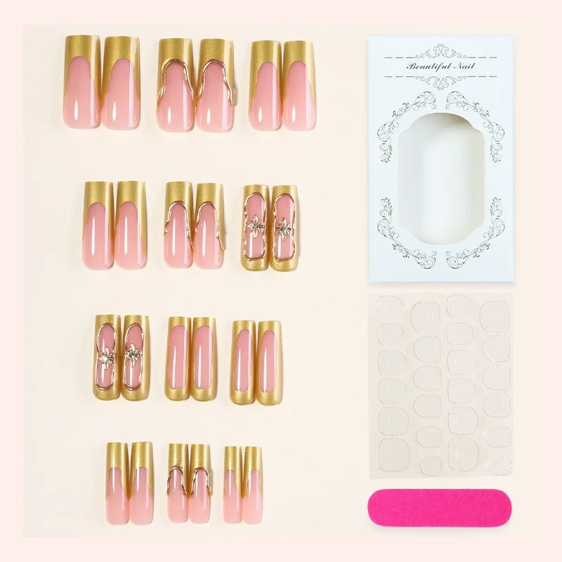 Kunstnagelset mit extravaganten Goldakzenten Brehn