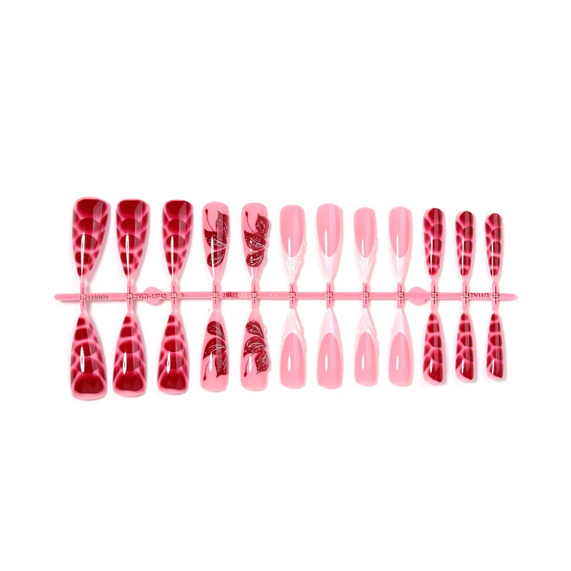 Kunstnagelset mit extravaganten Designs Brehn
