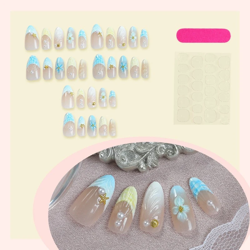 Kunstnagelset mit exquisiten floralem Design und Glitzerakzenten Brehn