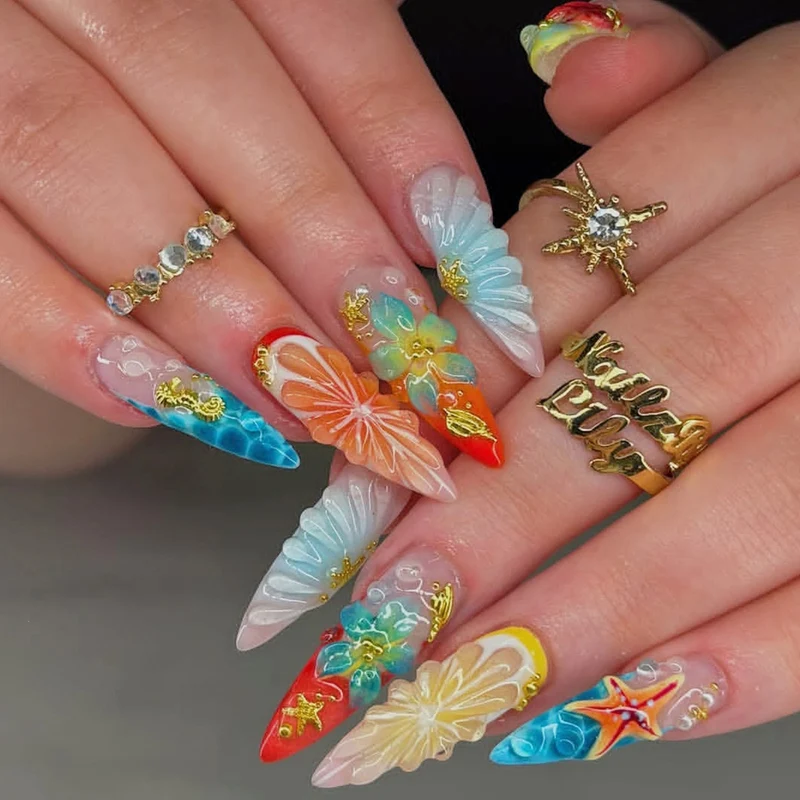 Kunstnagelset mit exquisiten Blüten- und Glitzermotiven Brehn