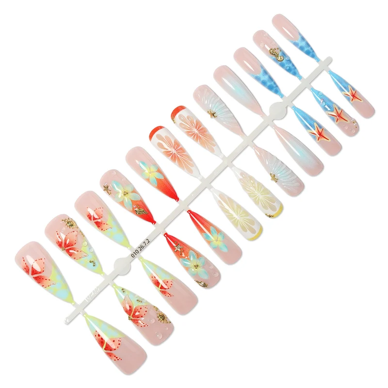 Kunstnagelset mit exquisiten Blüten- und Glitzermotiven Brehn