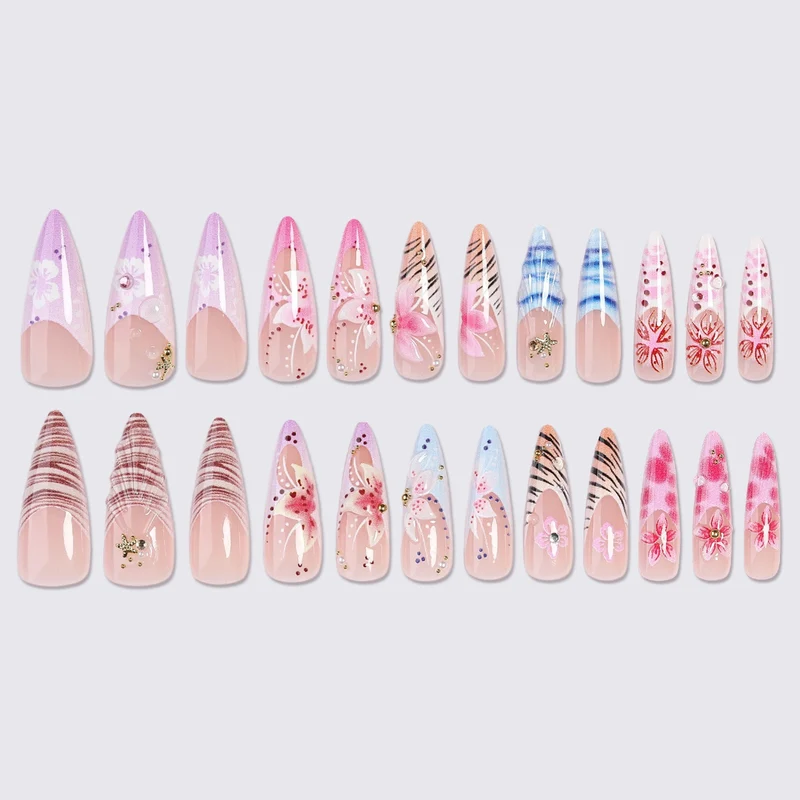 Kunstnagelset mit exquisiten 3D-Blütenverzierungen und eleganten Akzenten Brehn