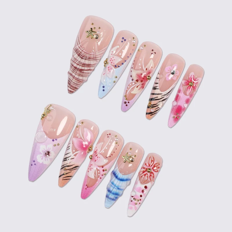 Kunstnagelset mit exquisiten 3D-Blütenverzierungen und eleganten Akzenten Brehn