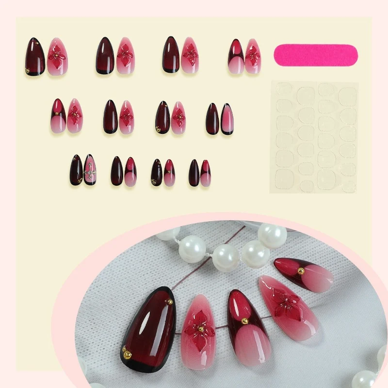 Kunstnagelset mit exquisite Blüten- und Glitzermotiven Brehn