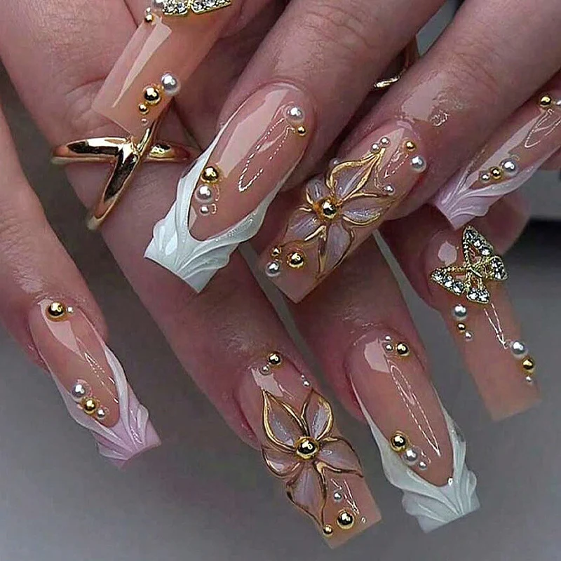 Kunstnagelset mit exklusiven Blüten- und Glitzerelementen Brehn
