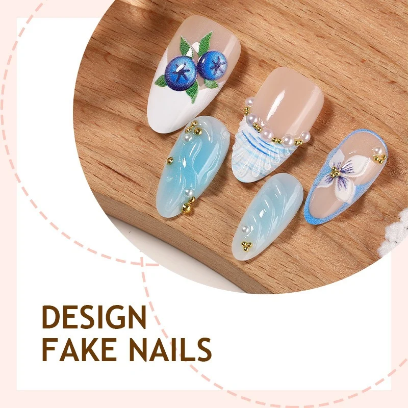 Kunstnagelset mit floralen und glamourösen Designs Brehn