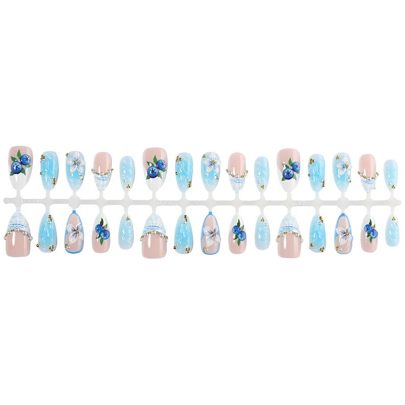 Kunstnagelset mit floralen und glamourösen Designs Brehn