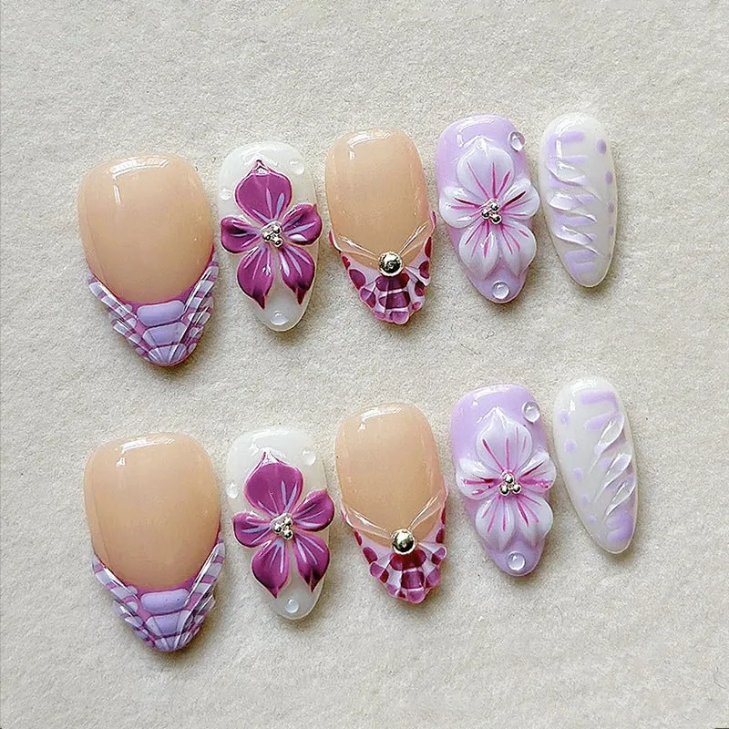 Kunstnagelset mit floralen und glamourösen Akzenten Brehn
