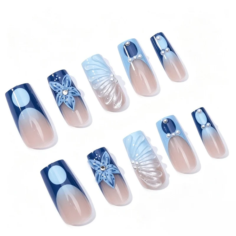 Kunstnagelset mit floralen und eleganten Verzierungen Brehn