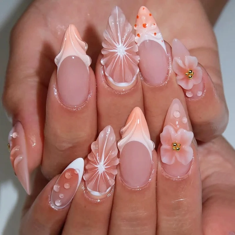 Kunstnagelset mit floralen und eleganten Designs Brehn