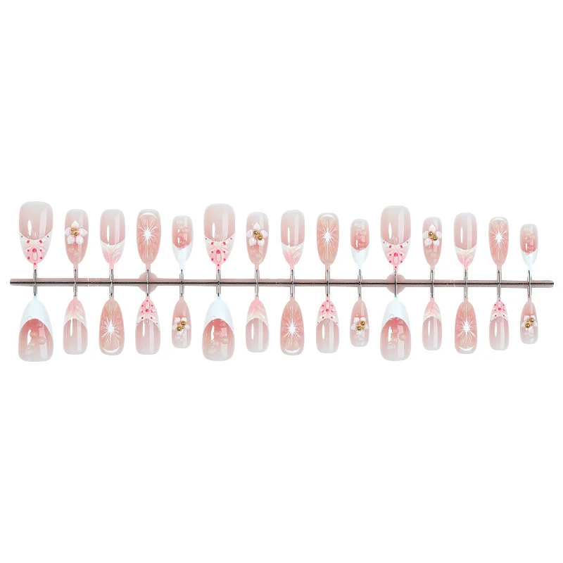 Kunstnagelset mit floralen und eleganten Designs Brehn