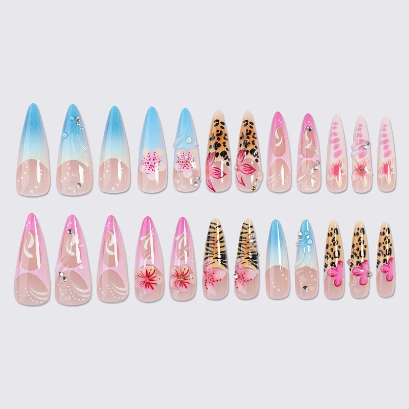 Kunstnagelset mit floralen Mustern und kreativen 3D-Details Brehn