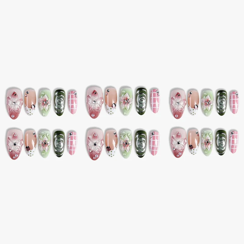 Kunstnagelset mit floralen Mustern und einzigartigen 3D-Details Brehn