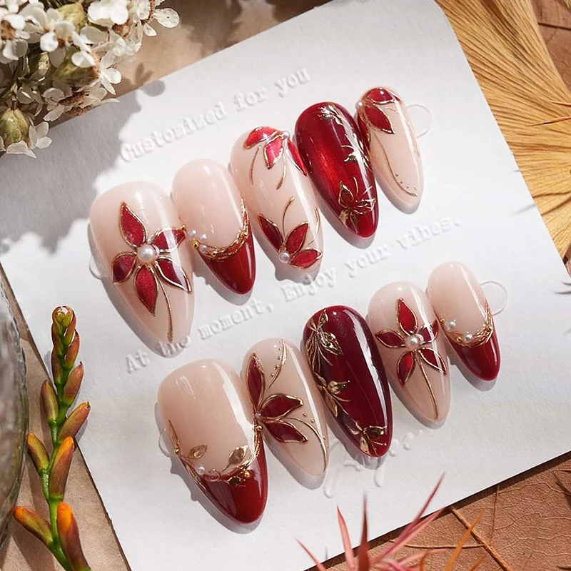 Kunstnagelset mit floralen Akzenten und Glitzer-Details Brehn