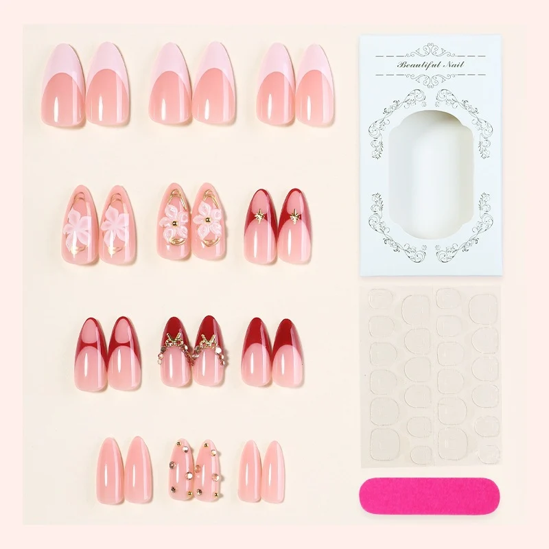 Kunstnagelset mit floralen Akzenten und glamourösen Designs Brehn