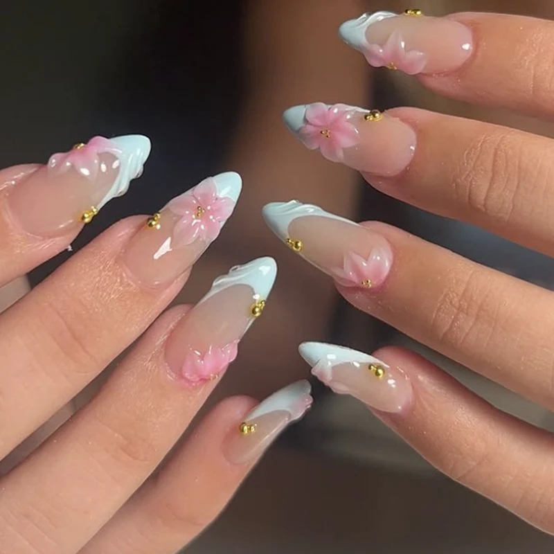 Kunstnagelset mit exklusiven Blumen- und Glitzerakzenten Brehn