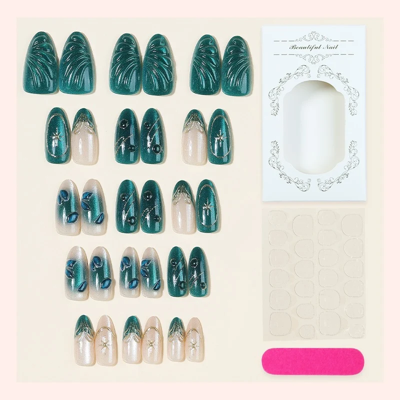 Kunstnagelset mit Exklusivem Blattdesign und Eleganten Glitzerakzenten Brehn