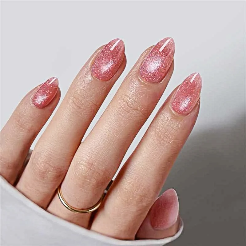 Kunstnagelset mit eleganter Shimmer-Oberfläche Brehn