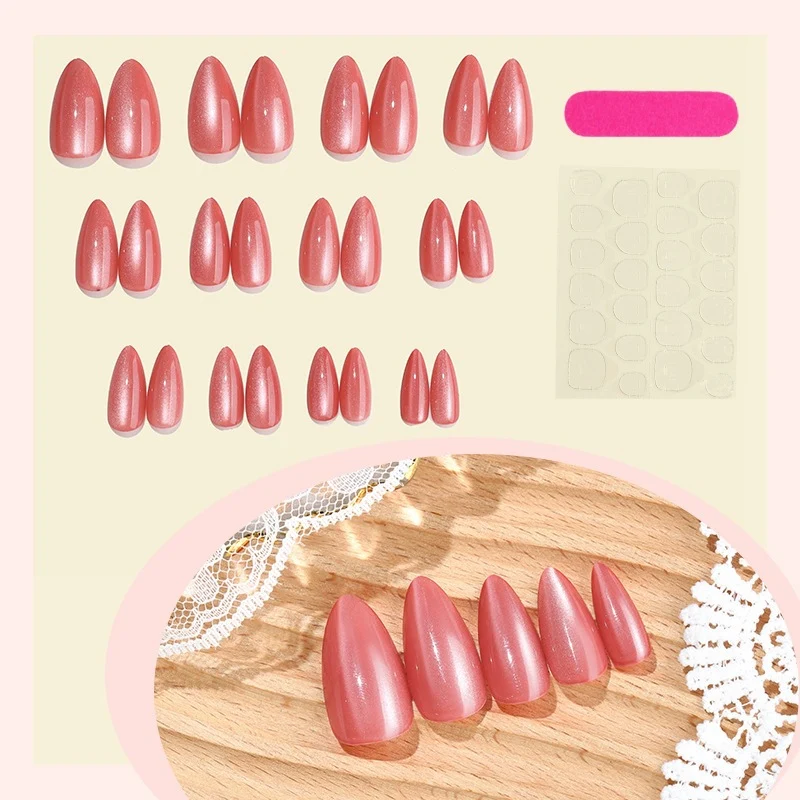 Kunstnagelset mit eleganter Shimmer-Oberfläche Brehn