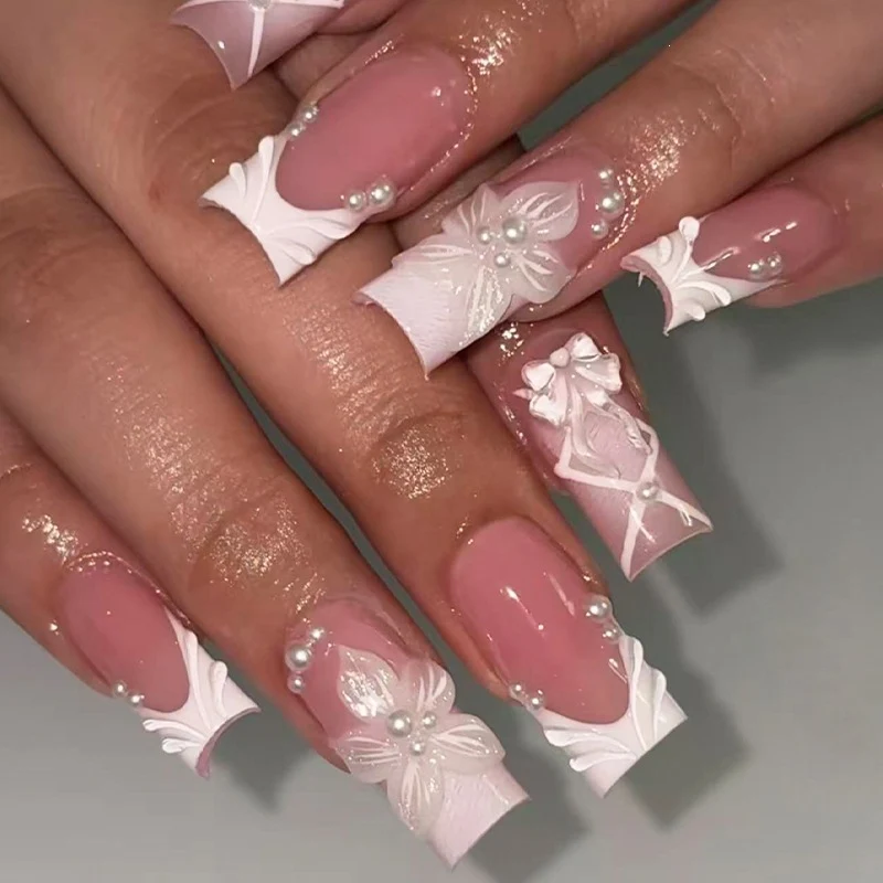 Kunstnagelset mit eleganten Verzierungen Brehn