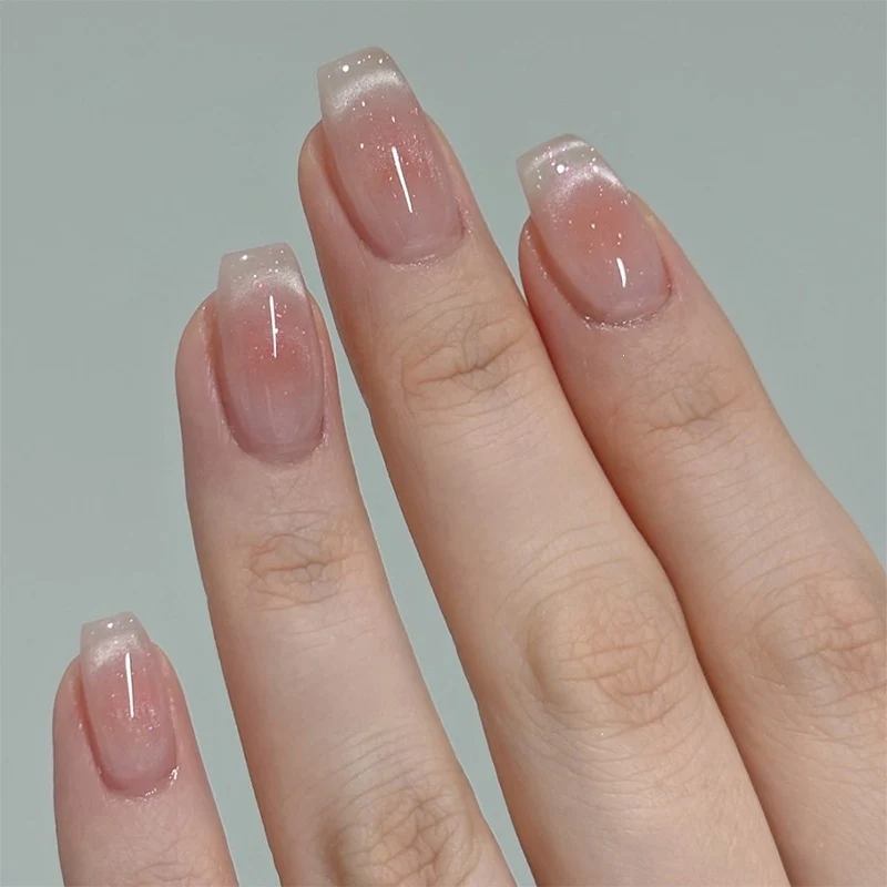 Kunstnagelset mit elegantem Ombre-Design Brehn