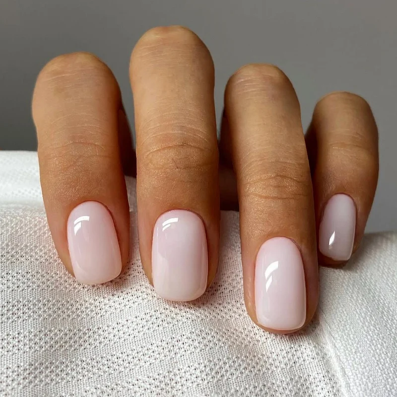 Kunstnagelset mit elegantem, natürlichem Finish Brehn