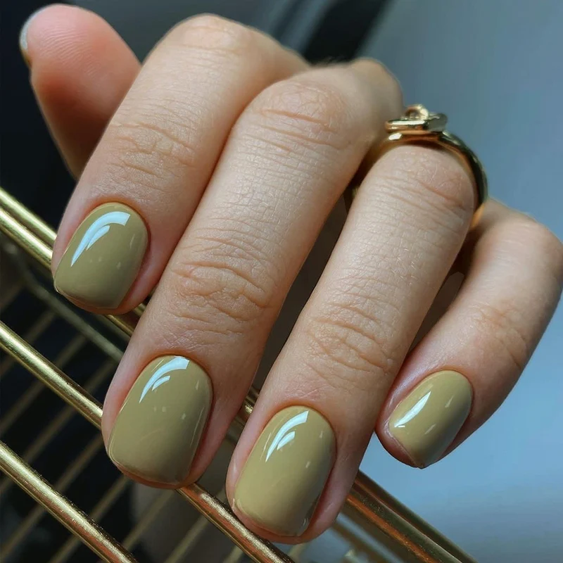 Kunstnagelset mit elegantem, natürlichem Finish Brehn