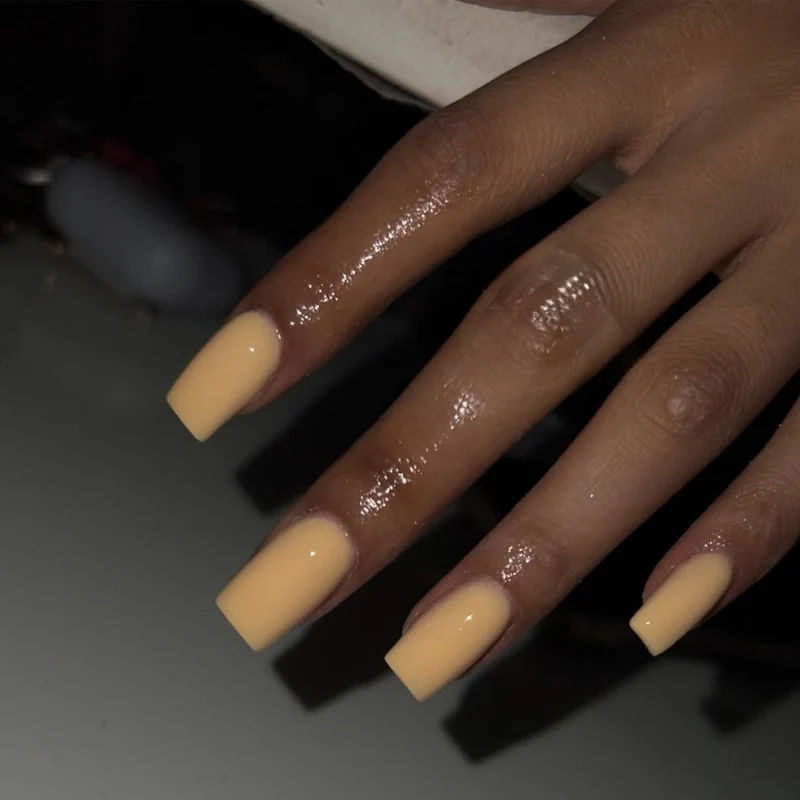 Kunstnagelset mit elegantem, natürlichem Finish Brehn