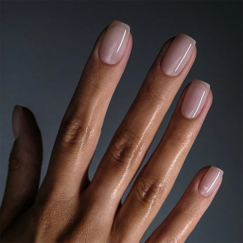 Kunstnagelset mit elegantem, natürlichem Finish Brehn