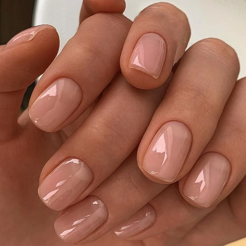 Kunstnagelset mit elegantem, natürlichem Finish Brehn