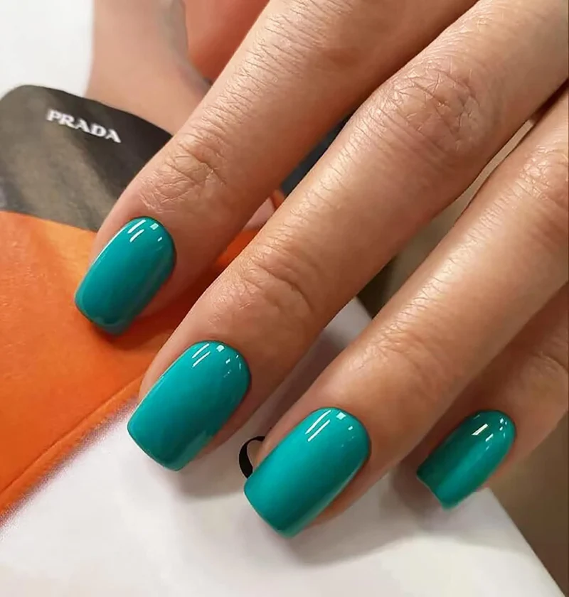 Kunstnagelset mit elegantem, natürlichem Finish Brehn