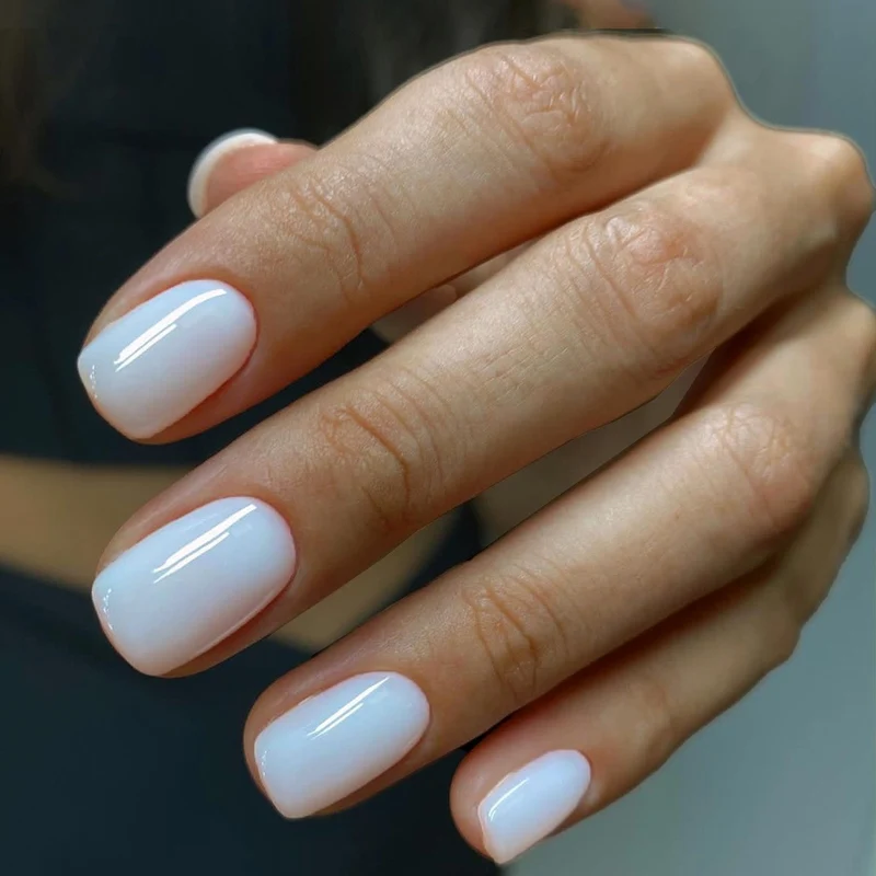 Kunstnagelset mit elegantem, natürlichem Finish Brehn