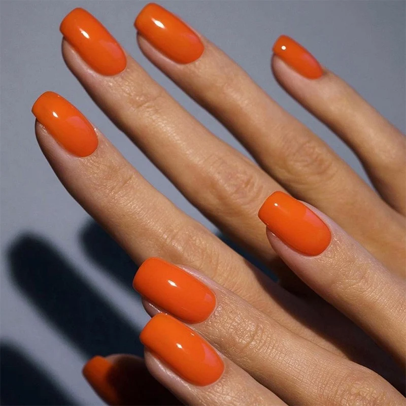 Kunstnagelset mit elegantem, natürlichem Finish Brehn