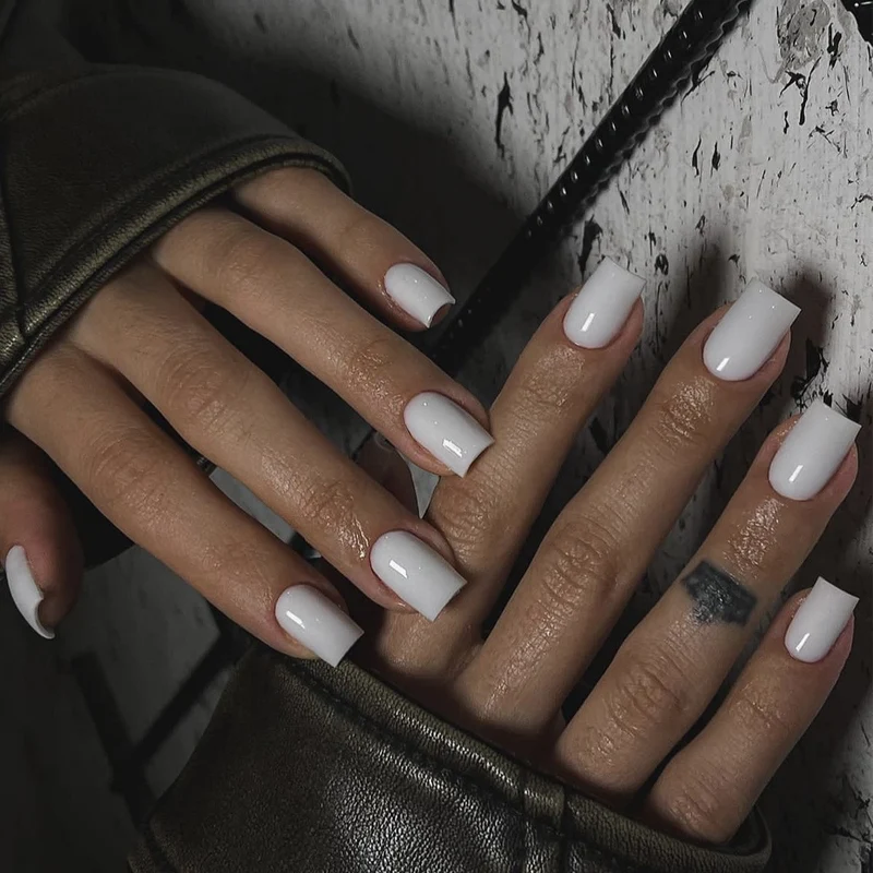 Kunstnagelset mit elegantem, natürlichem Finish Brehn