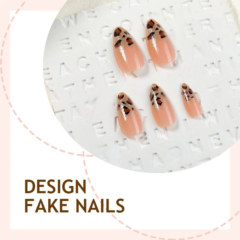 Kunstnagelset mit elegantem Leopardenmuster und Glitzerakzenten Brehn