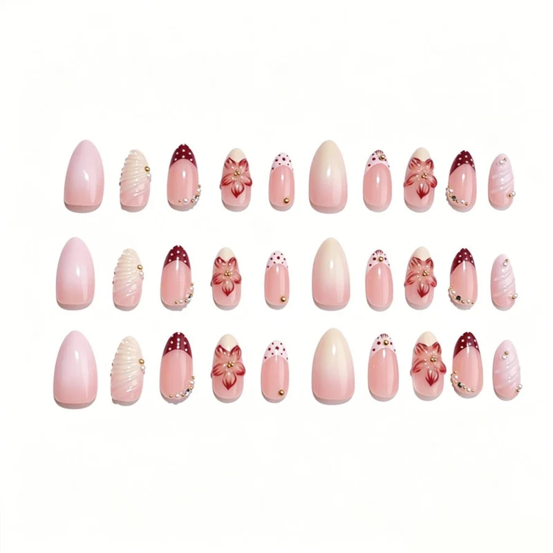Kunstnagelset mit floralen Details und Glitzerakzenten Brehn