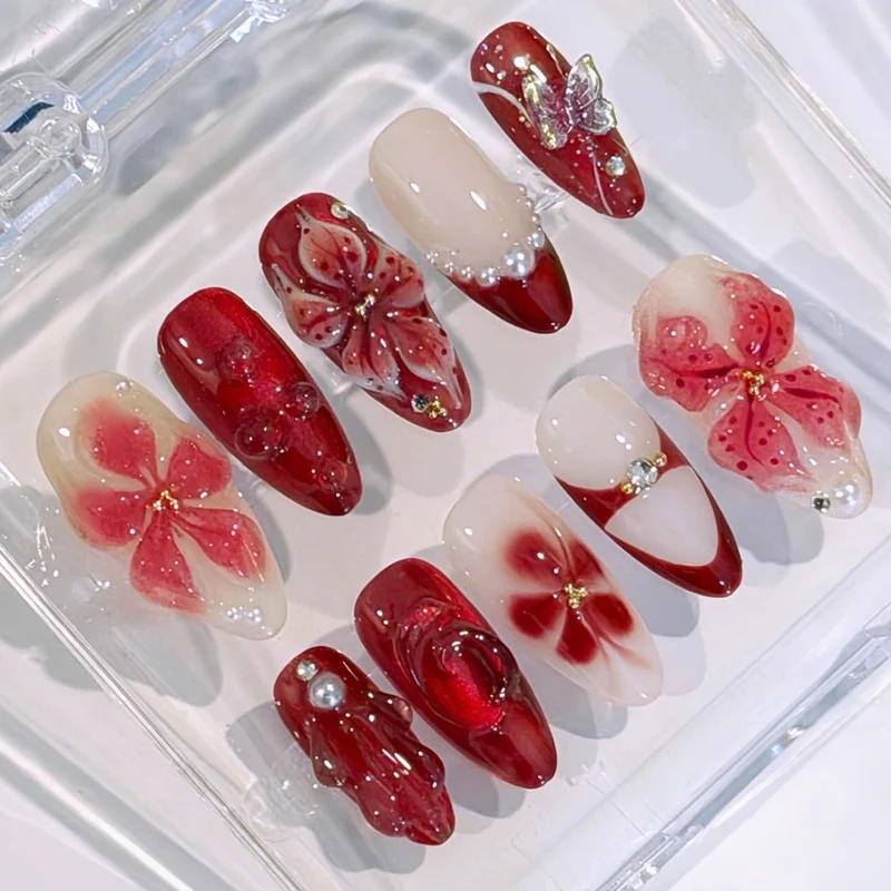 Kunstnagelset mit floralen Designs und Glitzerelementen Brehn