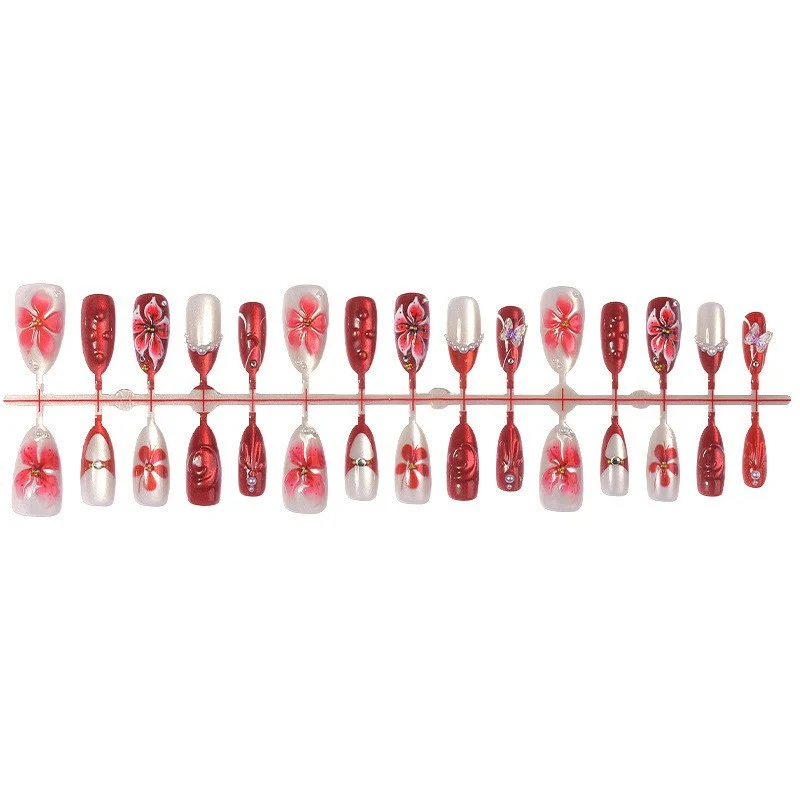 Kunstnagelset mit floralen Designs und Glitzerelementen Brehn