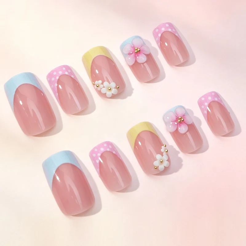 Kunstnagelset mit floralen Akzenten und bunten Spitzen Brehn