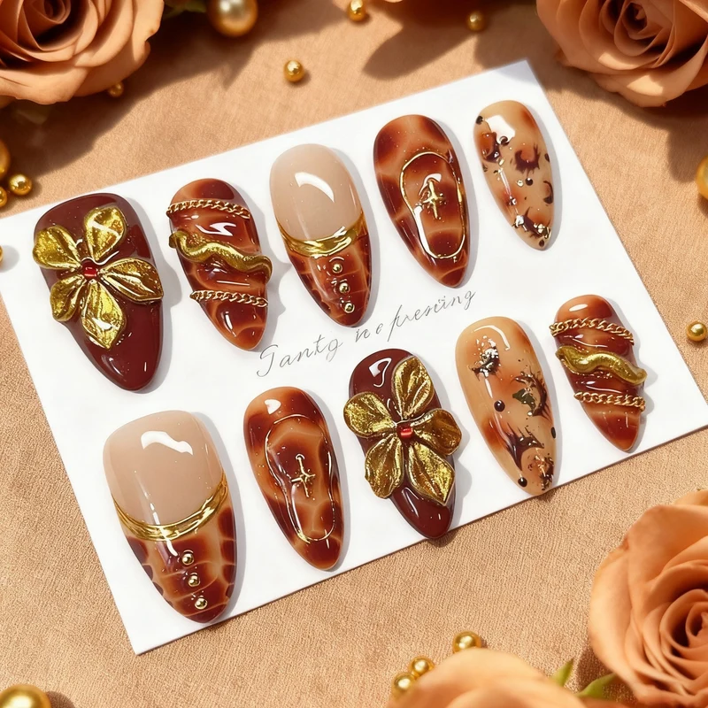 Kunstnagelset mit floralen Akzenten Brehn