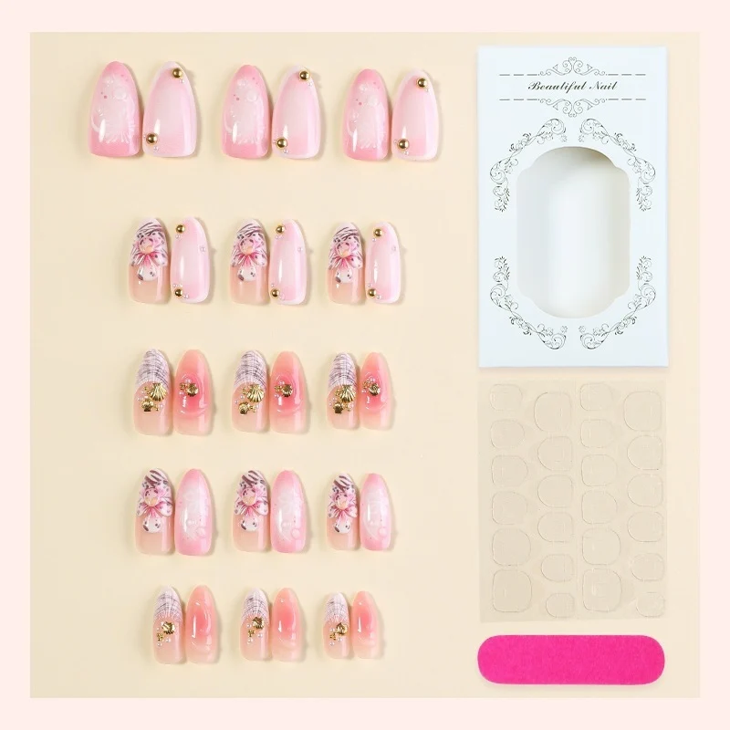 Kunstnagelset mit eleganten floralem Design und funkelnden Akzenten Brehn