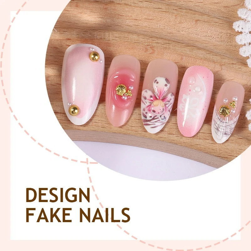 Kunstnagelset mit eleganten floralem Design und funkelnden Akzenten Brehn