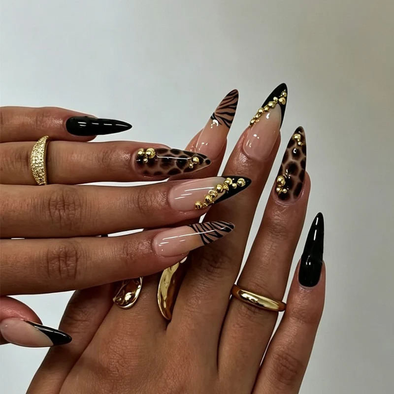 Kunstnagelset mit eleganten Tier- und Glitzermustern Brehn