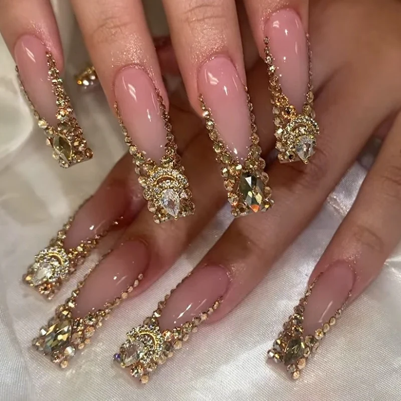 Kunstnagelset mit eleganten Strass- und Glitzerakzenten Brehn